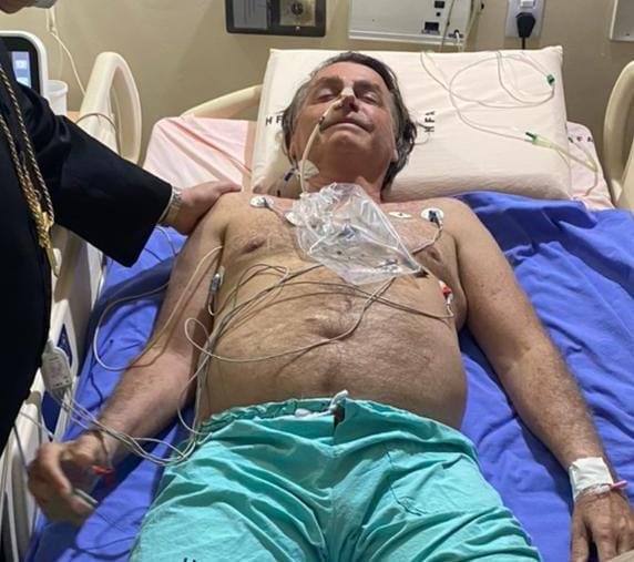 Bolsonaro chega a São Paulo para tratar obstrução intestinal