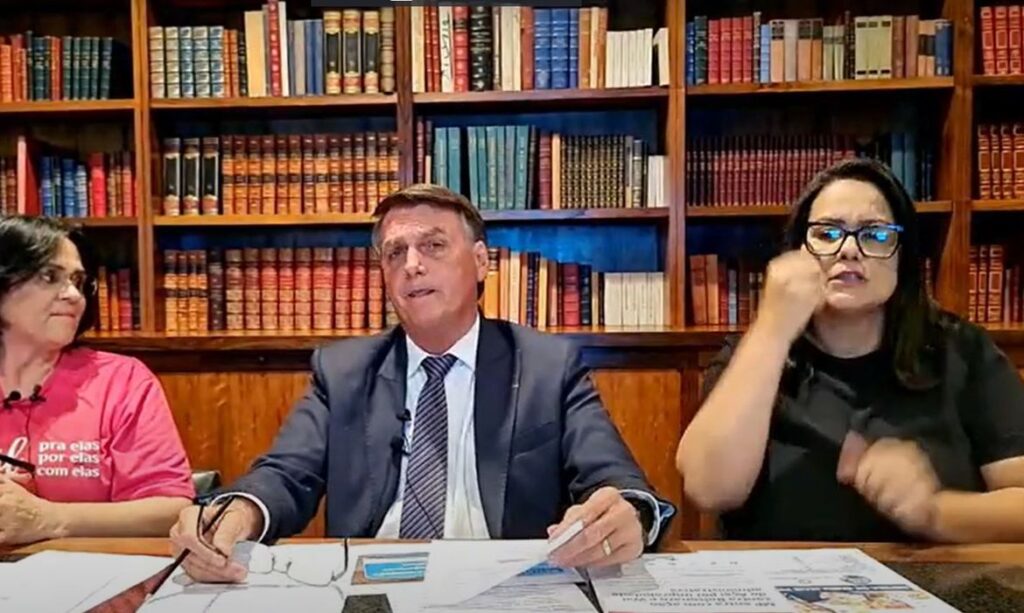 Bolsonaro diz que “bota a cara no fogo” por Milton Ribeiro, ministro da Educação