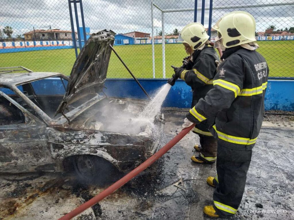 Corpo de Bombeiros debela incêndio em veículo em São Gonçalo do Amarante