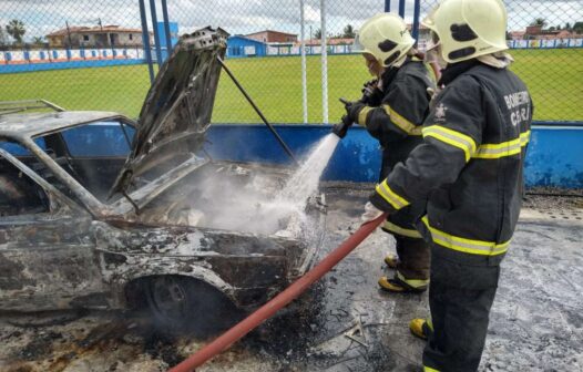 Corpo de Bombeiros debela incêndio em veículo em São Gonçalo do Amarante