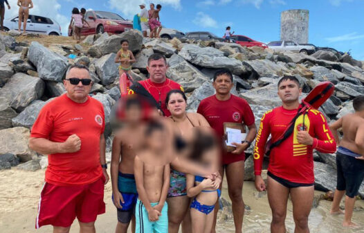Dois adultos e três crianças são vítimas de afogamento na praia da Leste, em Fortaleza