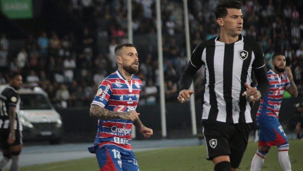 Fortaleza sofre virada do Botafogo, perde mais uma e segue na lanterna do Brasileirão