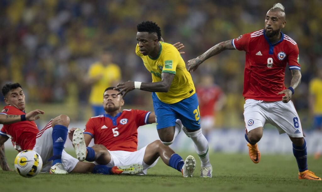 Seleção brasileira goleia Chile no último jogo em casa antes da Copa do Mundo