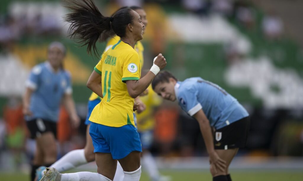 Brasil derrota Uruguai e mantém 100% de aproveitamento na Copa América