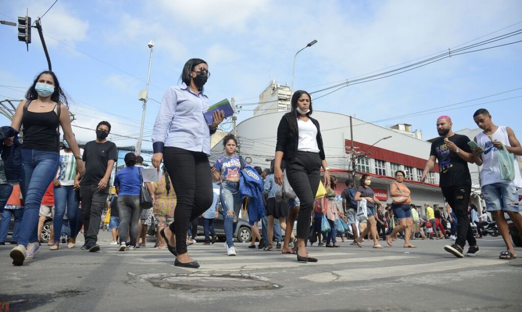 Covid-19: Brasil registra 13,4 mil novos casos em 24h