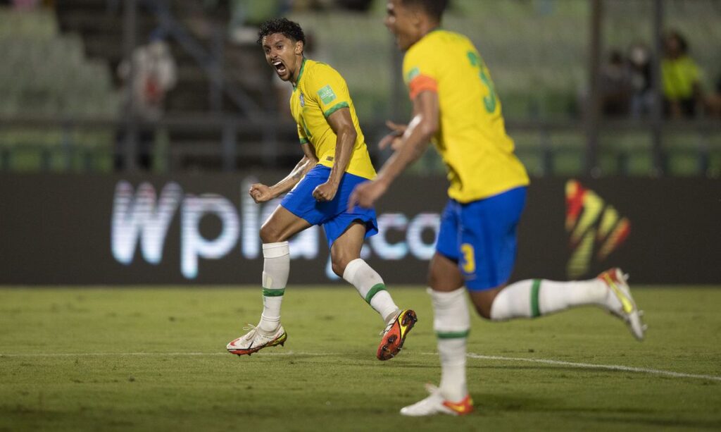 Brasil joga mal, mas vence Venezuela fora de casa pelas Eliminatórias da Copa