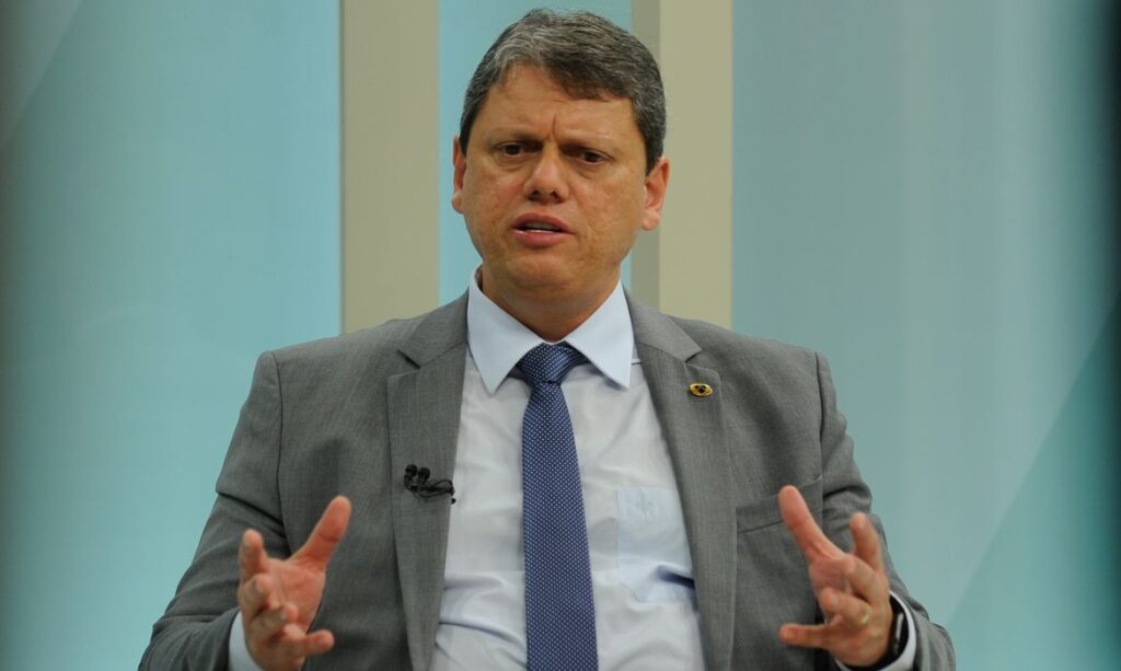 Concessões devem dobrar ferrovias no país em 15 anos, diz ministro