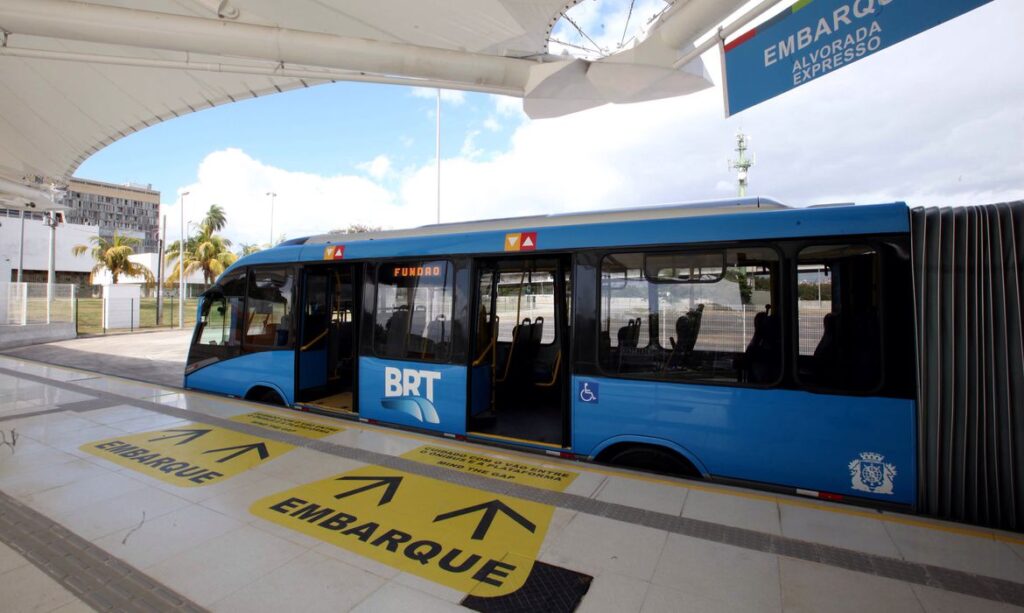 Motoristas de BRT do Rio entram em greve e paralisam sistema