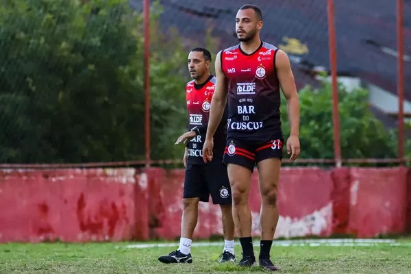 Pai de Arthur Cabral, ex-atacante do Ceará, é auxiliar do Campinense e quer coroar ano com título da Série D