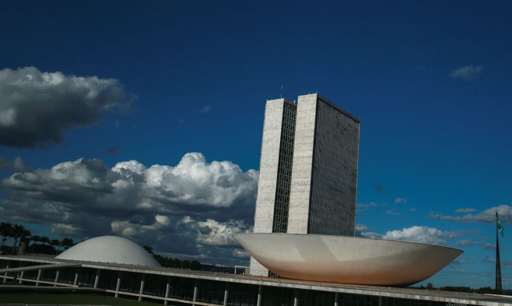 Câmara aprova suspensão de despejo de imóveis até o fim do ano