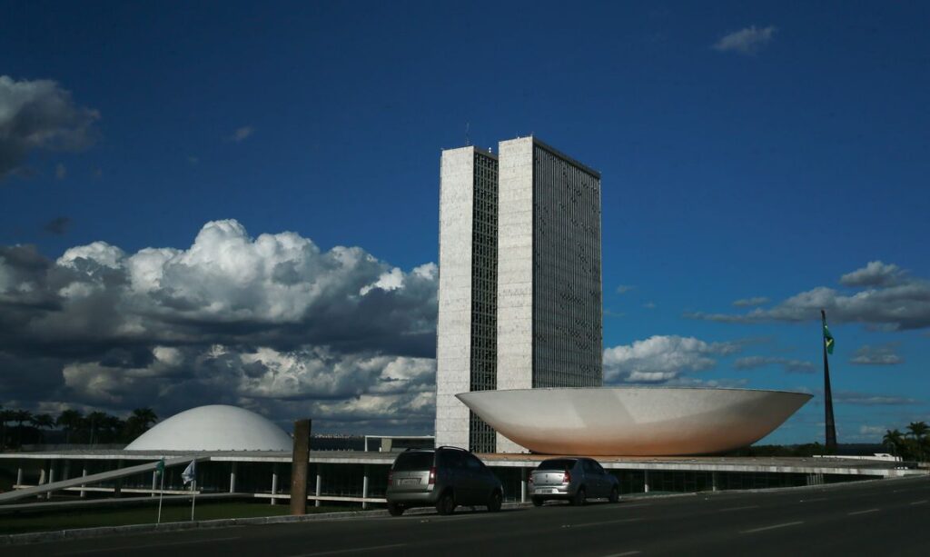 Câmara dos Deputados aprova texto-base do novo código eleitoral; saiba o que muda