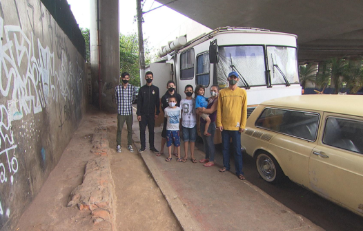 Câmera Record mostra a vida de brasileiros que moram dentro de carros