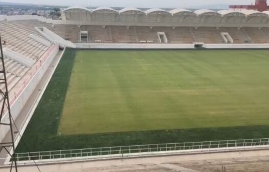 Camilo Santana promete entrega do estádio Romeirão para este mês