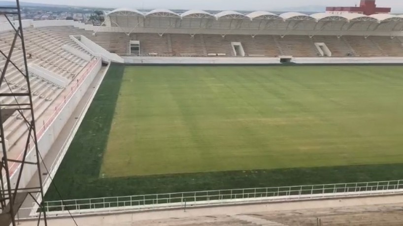 Camilo Santana promete entrega do estádio Romeirão para este mês