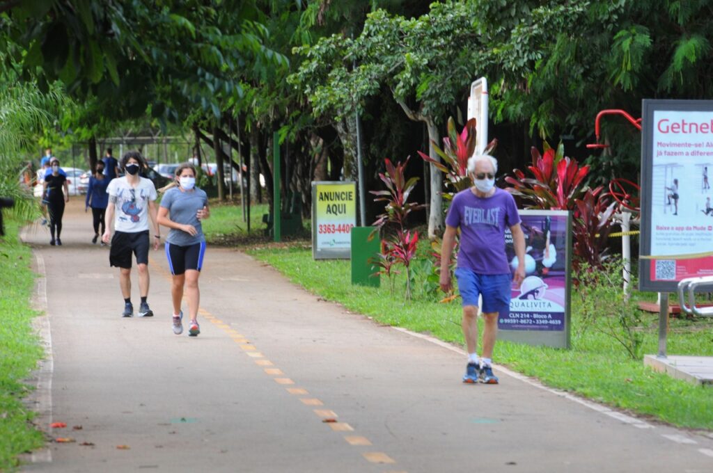 Caminhada ao ar livre contribui para saúde mental