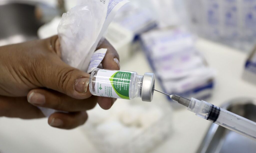 Vacina contra a gripe em 2022 também vai imunizar contra cepa H3N2