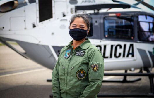 Camilo parabeniza 1ª mulher a comandar uma aeronave da Ciopaer