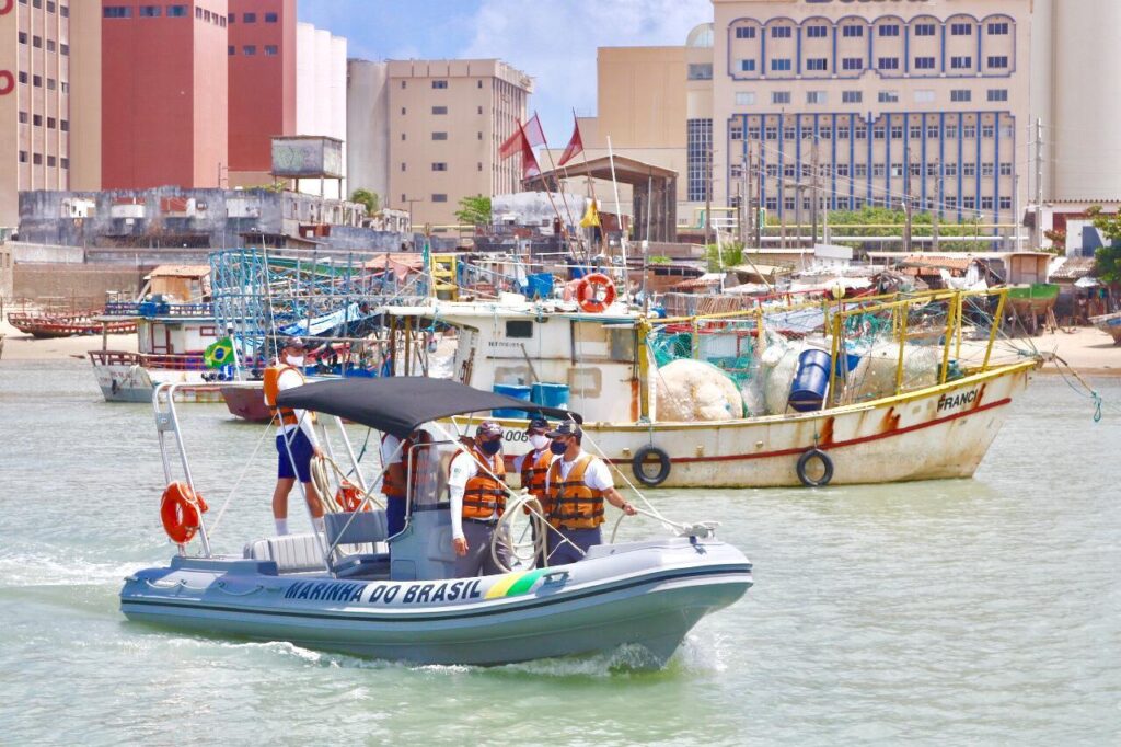 Capitania dos Portos fiscaliza embarcações no litoral cearense