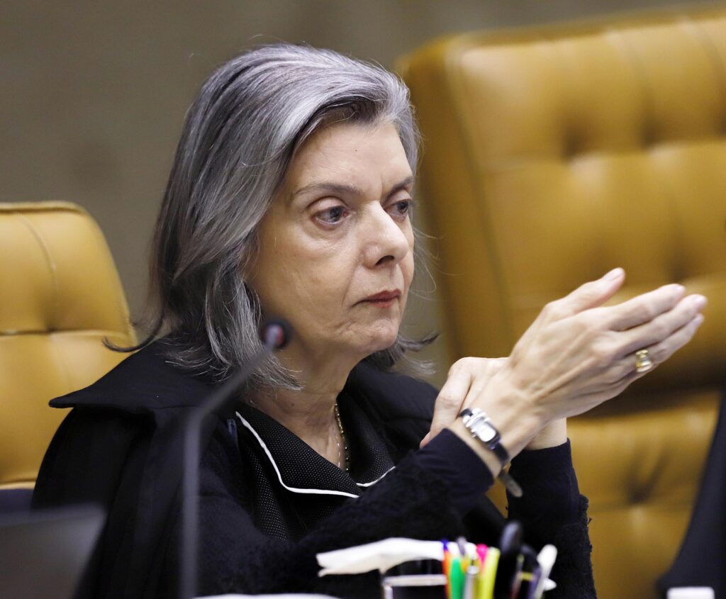 Cármen Lúcia solicita informações a Bolsonaro sobre desmatamento