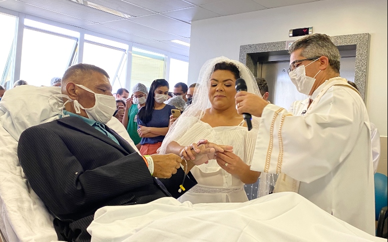 Hospital realiza casamento de paciente em cuidados paliativos no interior do Ceará