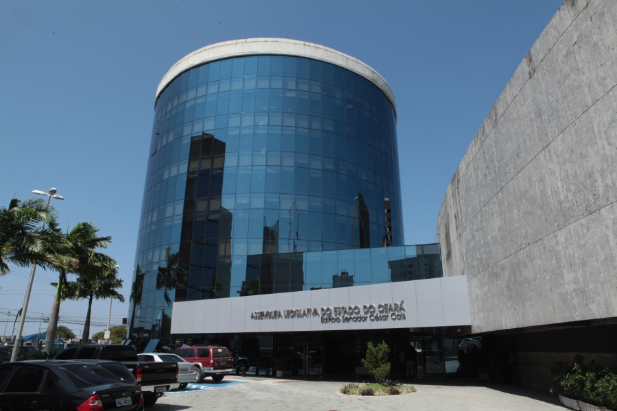 Provas do concurso da Assembleia Legislativa acontecem neste domingo em Fortaleza