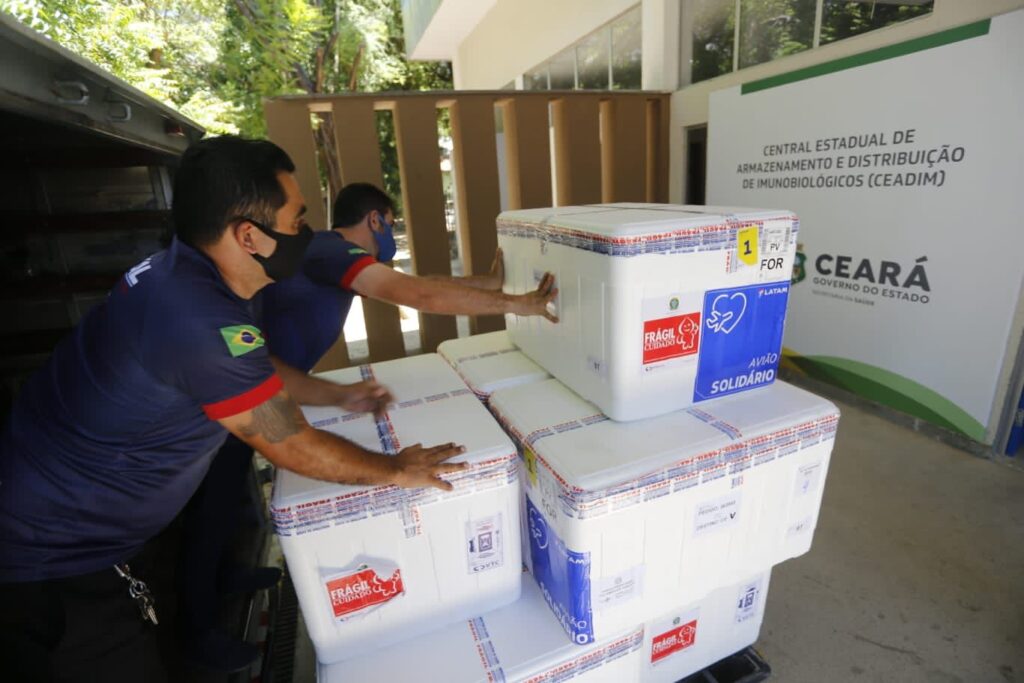 Ceará recebe mais de 194 mil vacinas contra a covid-19 neste domingo (22)