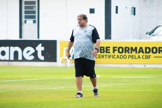 Ceará anuncia a demissão do técnico Guto Ferreira