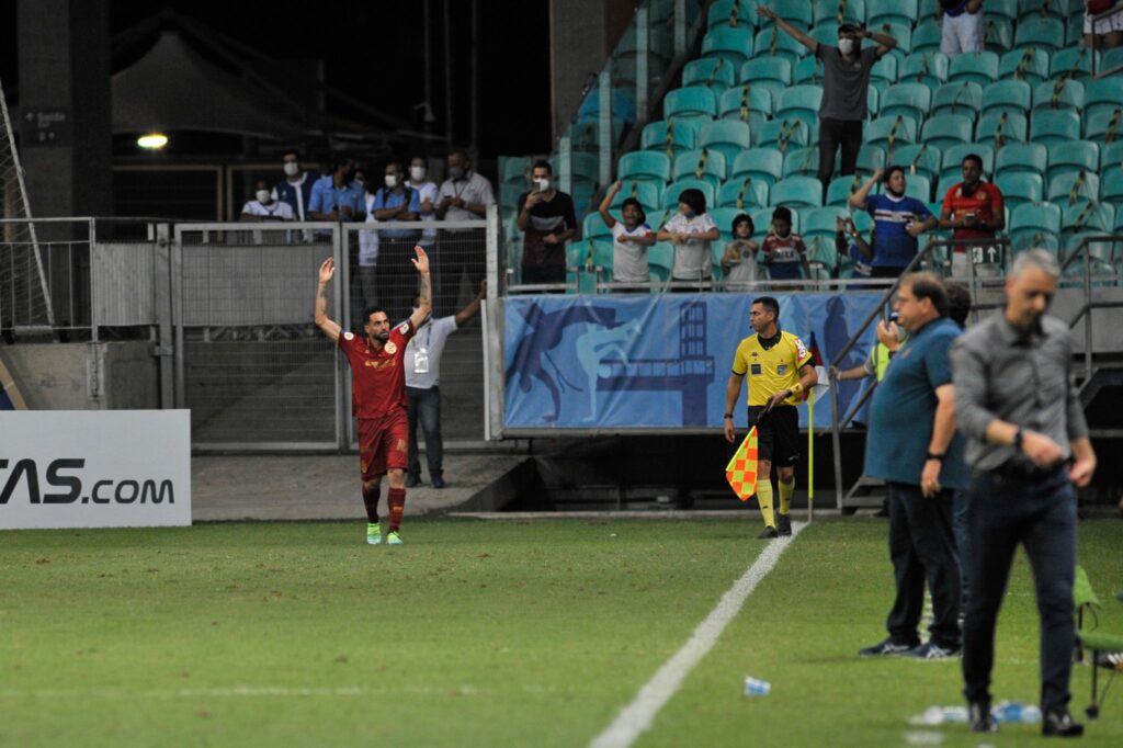 Ceará sai na frente, mas cede empate para o Bahia no reencontro com Guto Ferreira