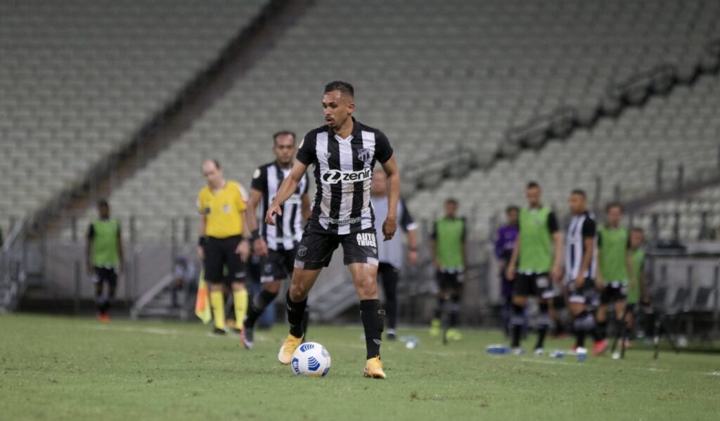 Ceará leva virada do Bahia na Arena Castelão e amarga mais uma derrota no Brasileirão