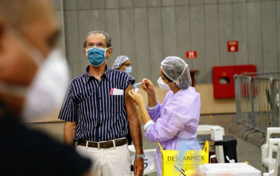 Ceará: casos de Covid-19 devem cair nas próximas semanas, mas vacina é essencial para manter redução de pacientes