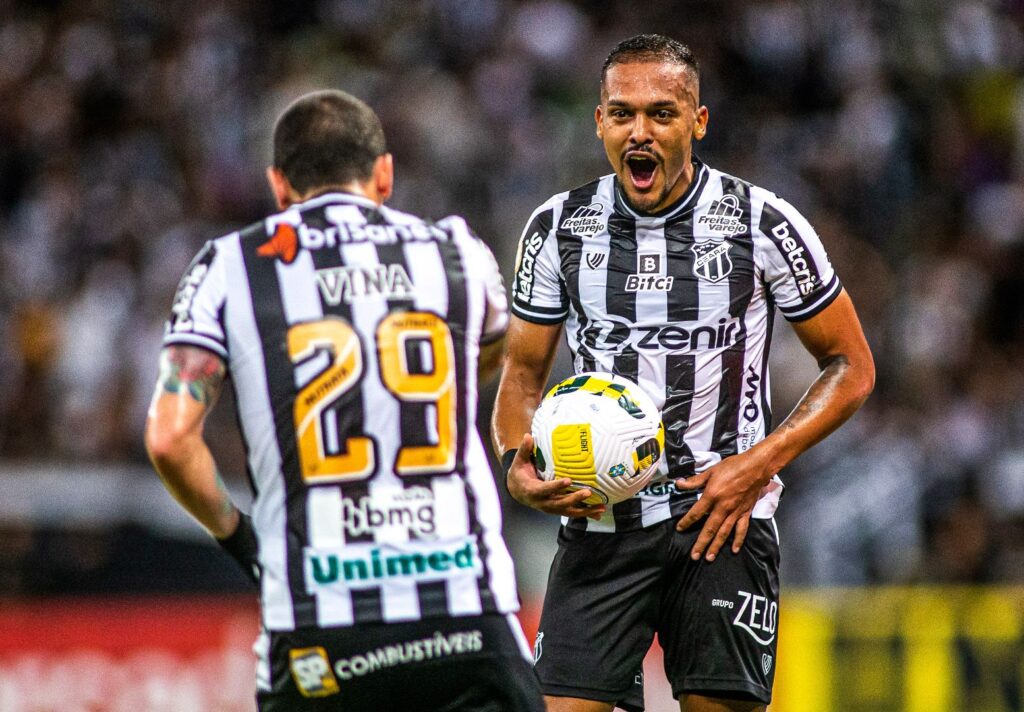 Ceará bate o Corinthians de virada e conquista a 1ª vitória em casa na Série A