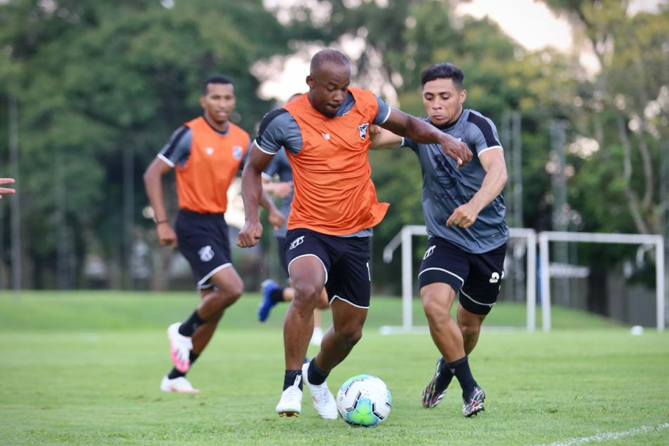 Ceará duela com Coritiba em busca de vaga na Sul-Americana