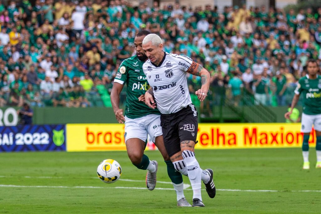 Ceará empata com o Goiás fora de casa e segue no meio da tabela do Brasileirão