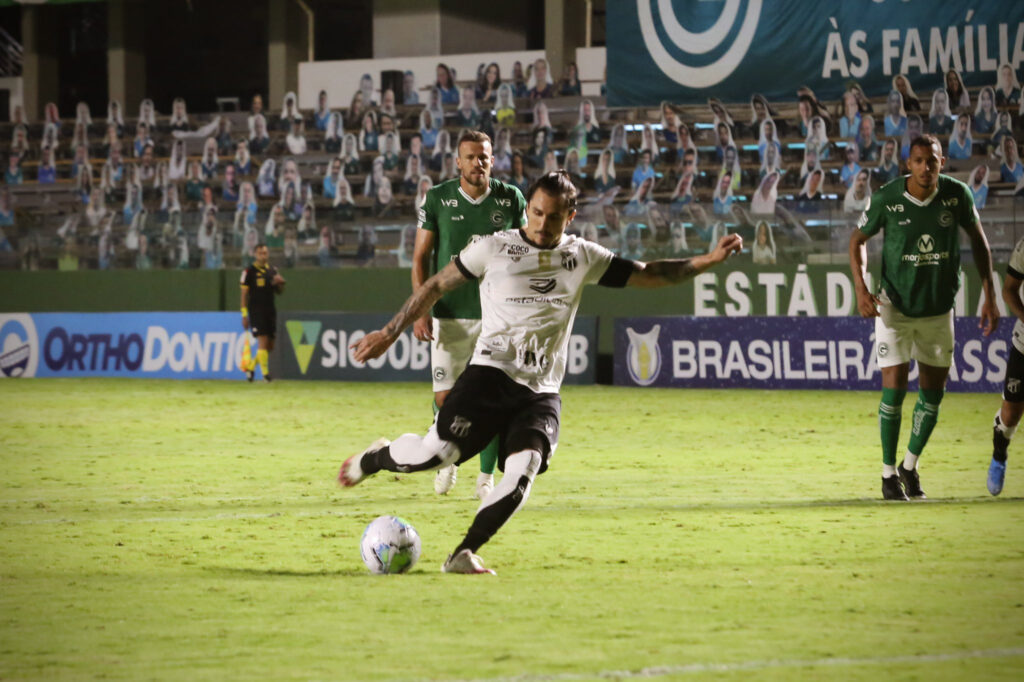 Goleada! Ceará vence o Goiás por 4 a 0