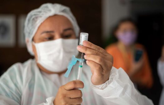 Pandemia recua ainda mais no Brasil; vacinação é o motivo