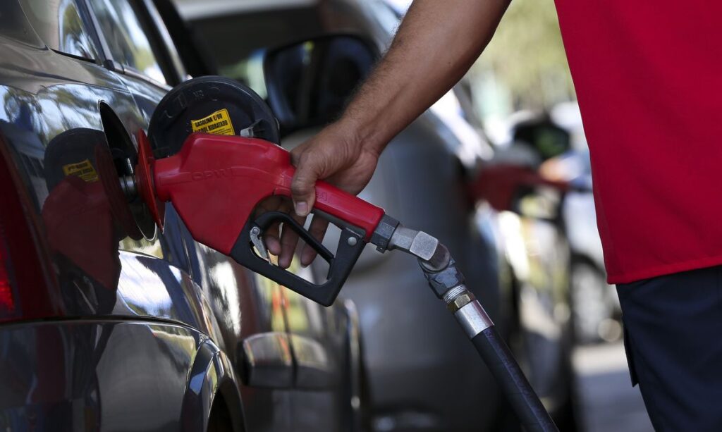 Saiba quanto custa o preço médio do litro de gasolina no Brasil