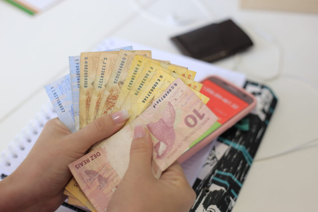 Segunda parcela do 13º salário para servidores do Ceará será paga no dia 15 de dezembro