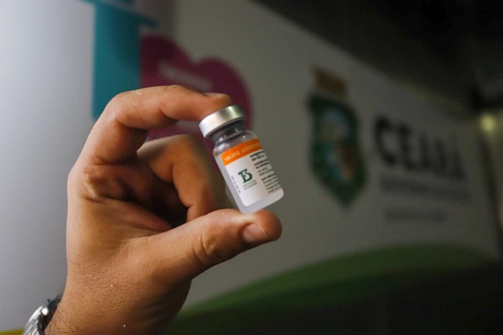 Ceará recebe 290.920 doses das vacinas da Pfizer e CoronaVac neste sábado (14)