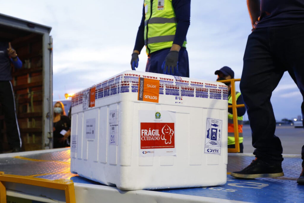 Ceará recebe novo lote de vacinas contra Covid-19 neste fim de semana