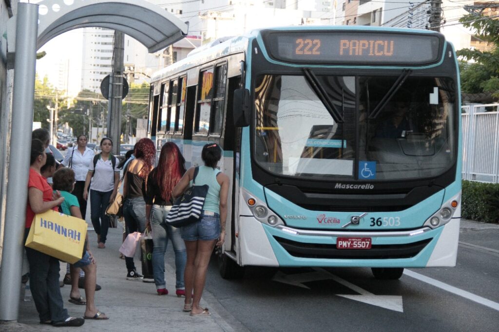 Ceará registra 806 roubos e furtos de ônibus no primeiro bimestre de 2022