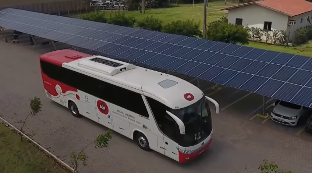 Ceará tem o primeiro ônibus elétrico movido a energia solar