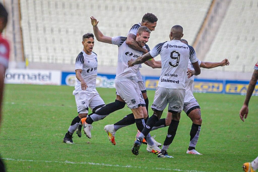 Ceará vence Ferroviário por 3 a 0 e garante vaga na final do Campeonato Cearense