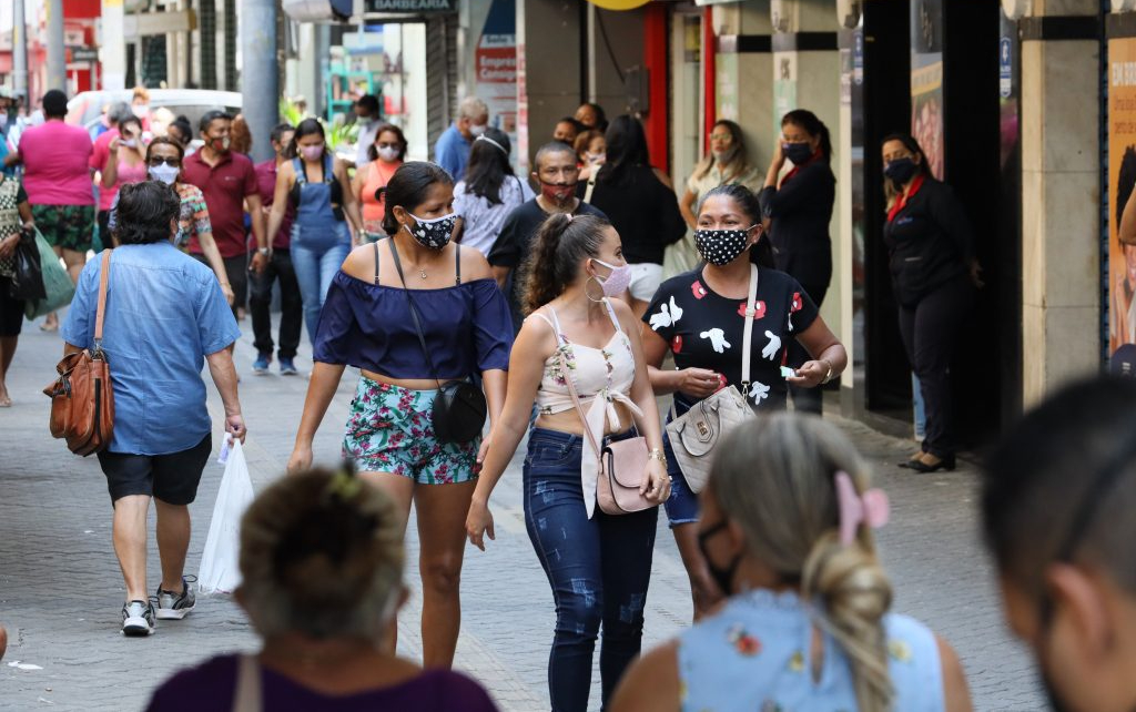 Uso de máscaras continua obrigatório em escolas e no transporte público no Ceará; confira as regras do novo decreto