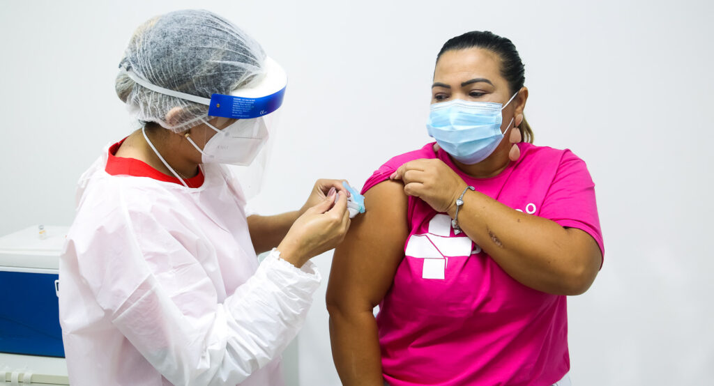 Ceará deve receber novas doses de vacina contra covid-19 nas próximas horas