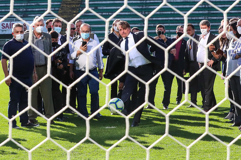 Bolsonaro visita estádio da Chapecoense e fala com empresários em Santa Catarina