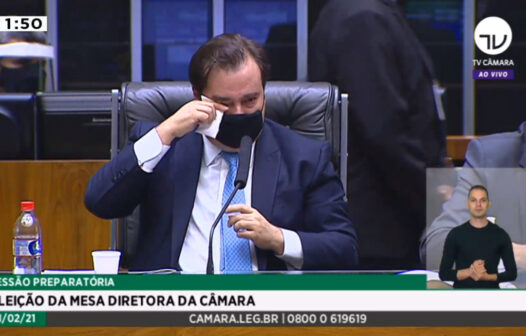 Rodrigo Maia chora em discurso final como presidente da Câmara dos Deputados