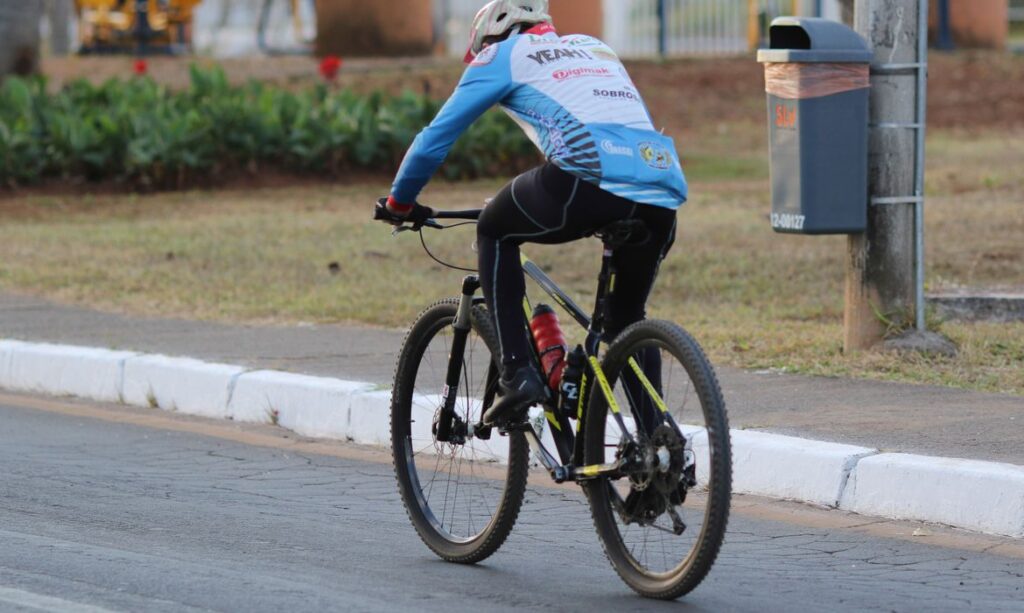 Ciclista dia nacional alerta sobre desafios para trânsito mais seguro