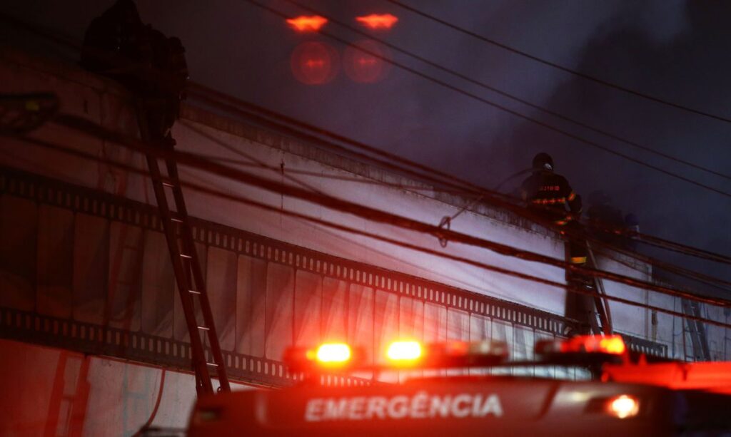 Incêndio atinge galpão da Cinemateca Brasileira, em São Paulo