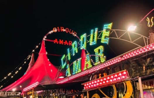 Circo em Fortaleza troca brinquedos por ingressos para espetáculo de Natal