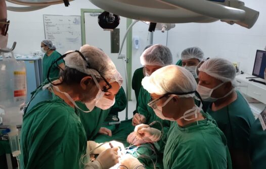 2 bebês passam por cirurgia de bexiga inovadora, realizada pela segunda vez em Fortaleza